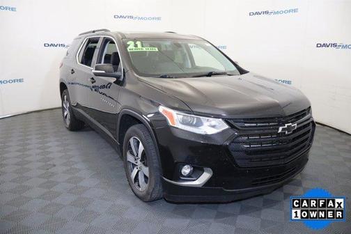 Mosaic Black Metallic 2021 Chevrolet Traverse LT Cloth