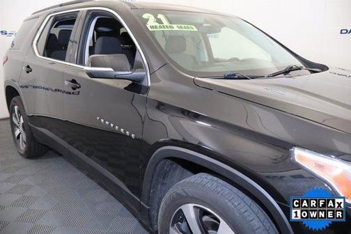 Mosaic Black Metallic 2021 Chevrolet Traverse LT Cloth