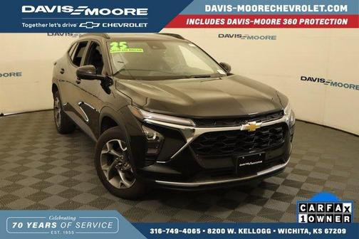 Mosaic Black Metallic 2025 Chevrolet Trax LT