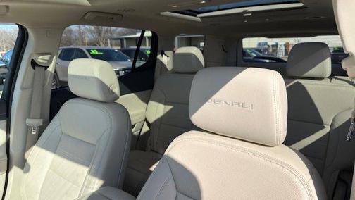 2022 GMC Acadia Denali