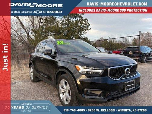 2022 Volvo XC40 T4 Momentum