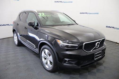 2022 Volvo XC40 T4 Momentum
