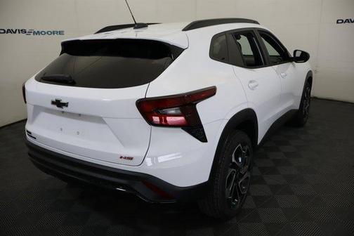 Summit White 2026 Chevrolet Trax 2RS