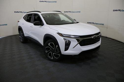 Summit White 2026 Chevrolet Trax 2RS