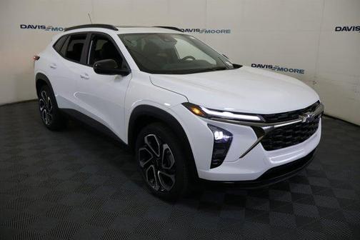 Summit White 2026 Chevrolet Trax 2RS