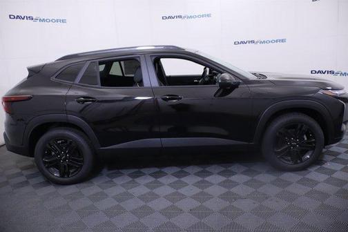 Mosaic Black Metallic 2026 Chevrolet Trax ACTIV