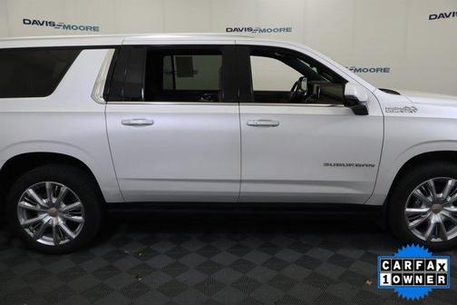 Iridescent Pearl Tricoat 2023 Chevrolet Suburban High Country