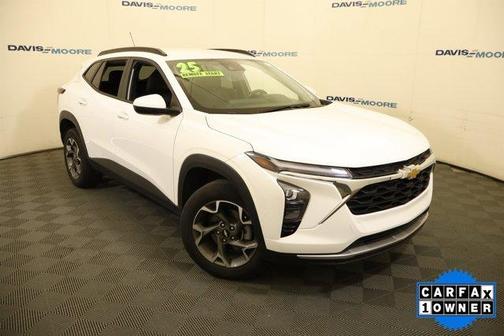 Summit White 2025 Chevrolet Trax LT