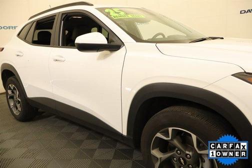 Summit White 2025 Chevrolet Trax LT