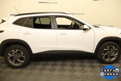 Summit White 2025 Chevrolet Trax LT