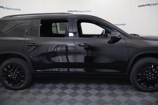 Mosaic Black Metallic 2026 Chevrolet Traverse LT
