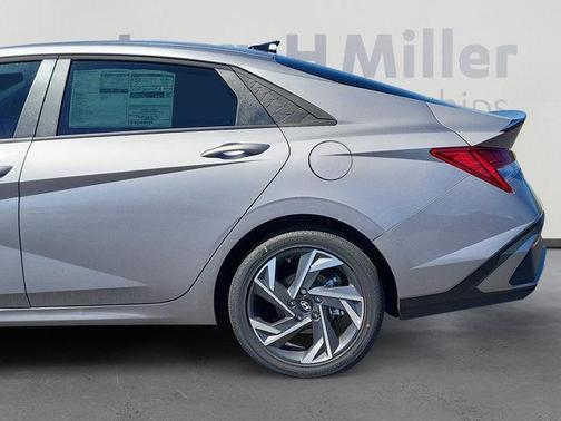 2025 Hyundai ELANTRA HEV SEL Sport