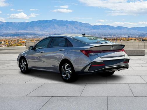 2025 Hyundai ELANTRA HEV SEL Sport