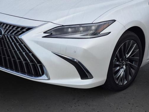 2025 Lexus ES 300h Luxury