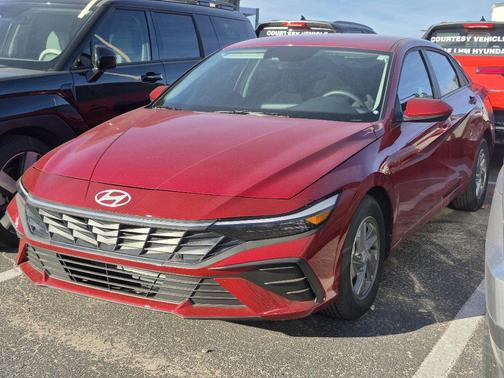 2025 Hyundai ELANTRA SE