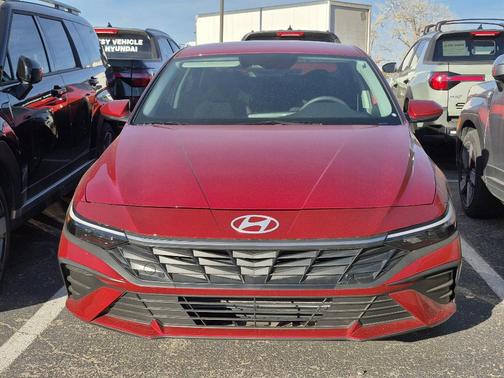 2025 Hyundai ELANTRA SE