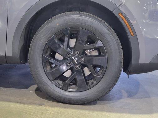 Everlasting Silver 2022 Kia Sorento X-Line S