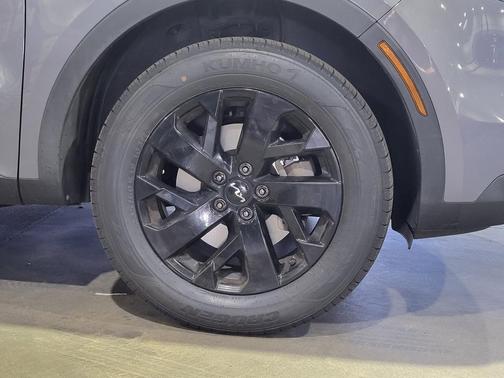 Everlasting Silver 2022 Kia Sorento X-Line S