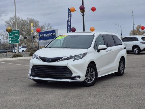 2021 Toyota Sienna XLE