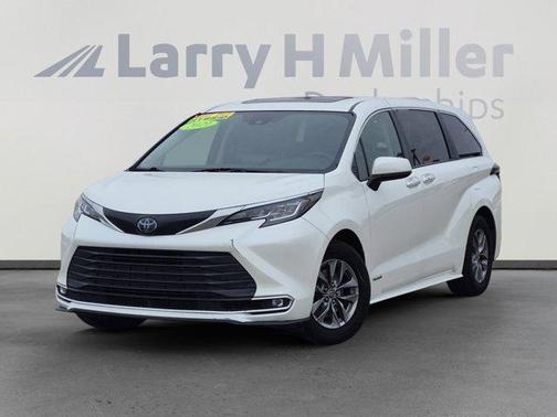 2021 Toyota Sienna XLE