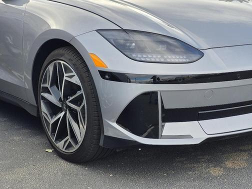 2025 Hyundai IONIQ 6 Limited