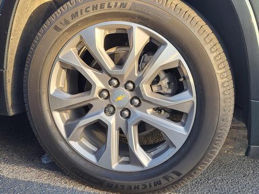 Graphite Metallic 2021 Chevrolet Traverse Premier