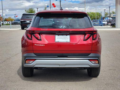 2026 Hyundai TUCSON SE