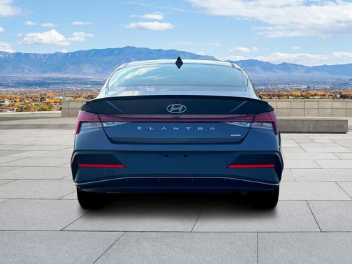 2025 Hyundai ELANTRA HEV SEL Sport