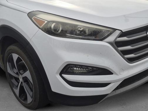 Dazzling White 2017 Hyundai TUCSON Sport