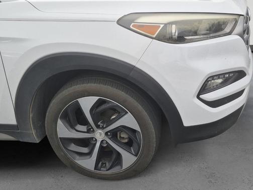Dazzling White 2017 Hyundai TUCSON Sport
