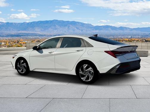 2025 Hyundai ELANTRA HEV SEL Sport