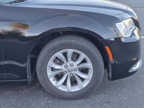 2019 Chrysler 300 Touring