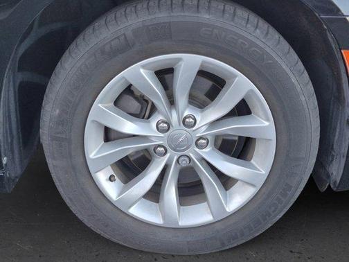 2019 Chrysler 300 Touring