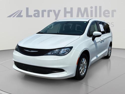 Bright White Clearcoat 2022 Chrysler Voyager LX