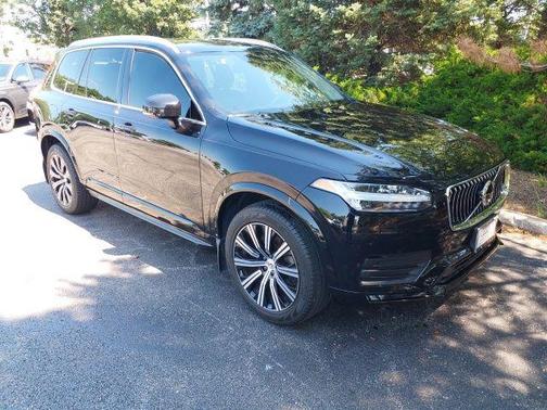 Onyx Black Metallic 2022 Volvo XC90 T5 Momentum