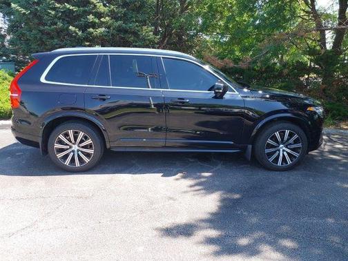 Onyx Black Metallic 2022 Volvo XC90 T5 Momentum