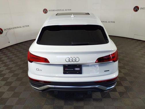 Glacier White Metallic 2024 Audi Q5 45 S line Premium Plus