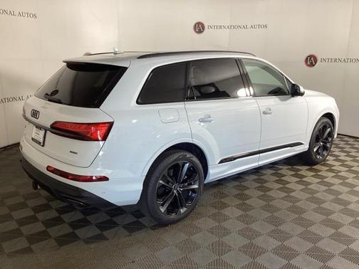2025 Audi Q7 55 Premium Plus