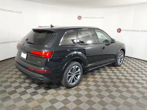 Mythos Black Metallic 2026 Audi Q7 45 Premium Plus