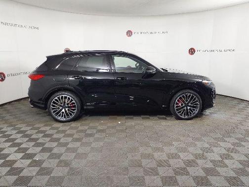 Mythos Black Metallic 2026 Audi SQ5 3.0T Prestige