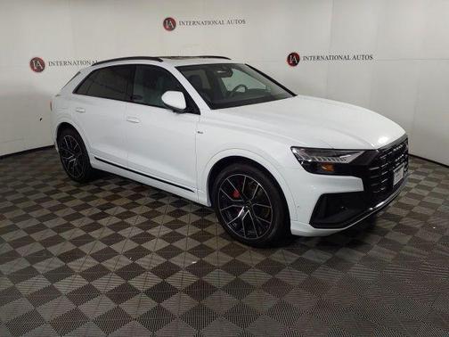 Glacier White Metallic 2023 Audi Q8 55 Prestige