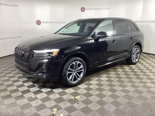 Mythos Black Metallic 2026 Audi Q7 45 Premium Plus