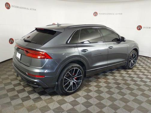 Daytona Gray Pearl Effect 2022 Audi Q8 55 Premium Plus