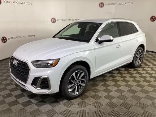 Glacier White Metallic 2024 Audi Q5 45 S line Premium