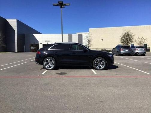 Photo 3 of 7 of 2019 Audi Q8 3.0T Prestige