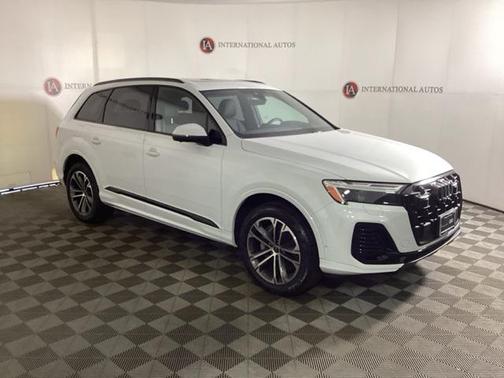 2025 Audi Q7 45 Premium Plus