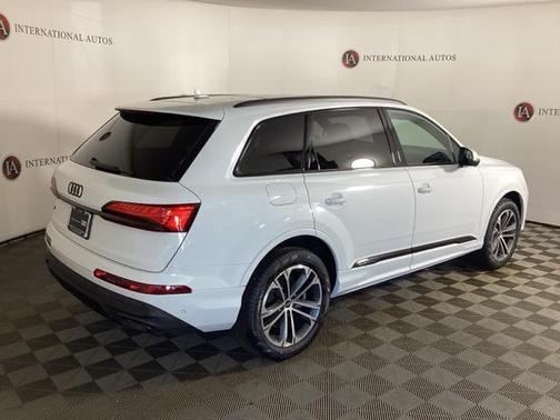 2025 Audi Q7 45 Premium Plus