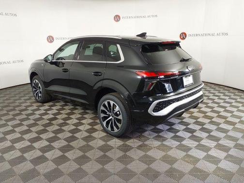 Mythos Black Metallic 2026 Audi Q3 TFSI quattro S tronic