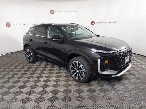 Mythos Black Metallic 2026 Audi Q3 TFSI quattro S tronic