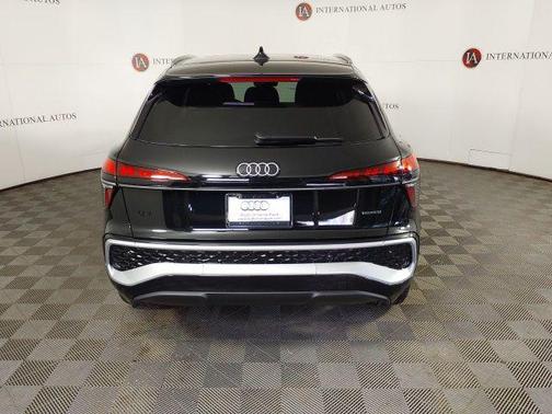 Mythos Black Metallic 2026 Audi Q3 TFSI quattro S tronic